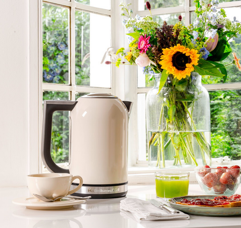 Elektrisk vattenkokare 5KEK1722EAC 1,7 l, mandel, KitchenAid