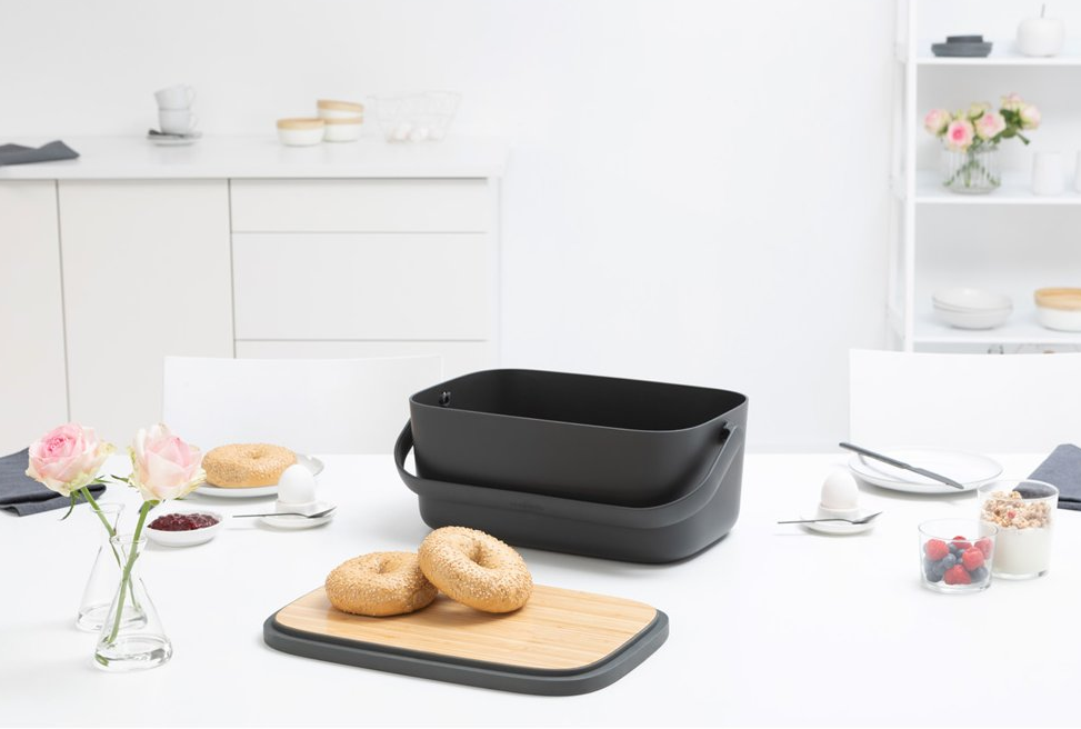 Brödlåda med skärbräda 39,5 cm, grå, Brabantia