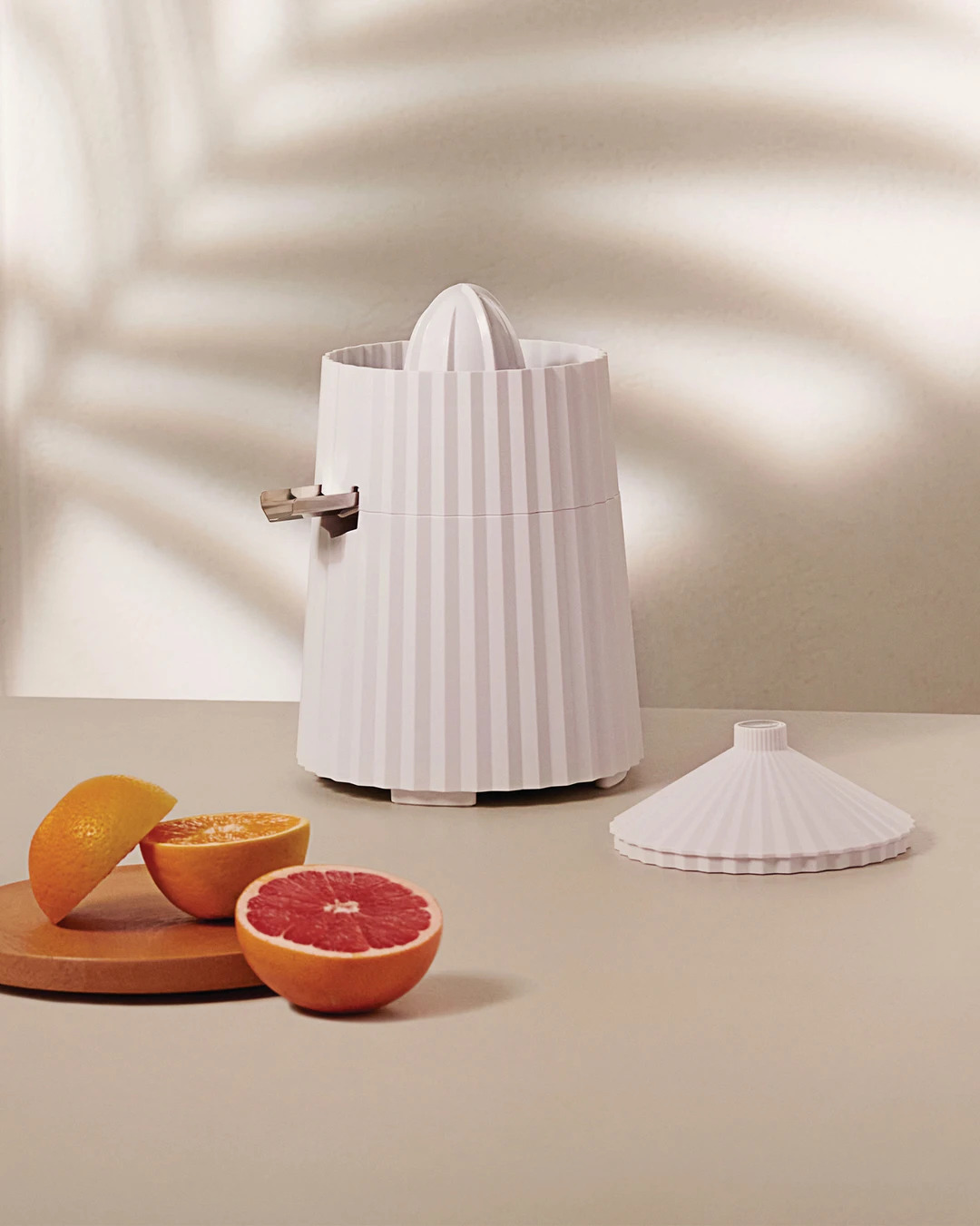 Elektrisk citrusjuicer PLISSE, svart, Alessi