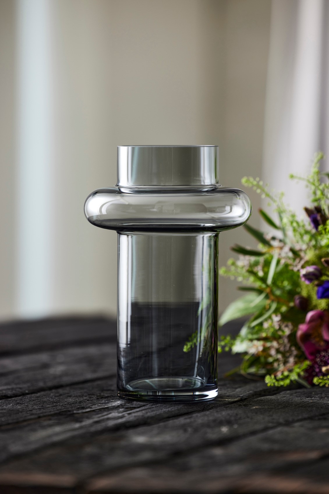 Vas TUBE 25 cm, rökigt glas, Lyngby Glas