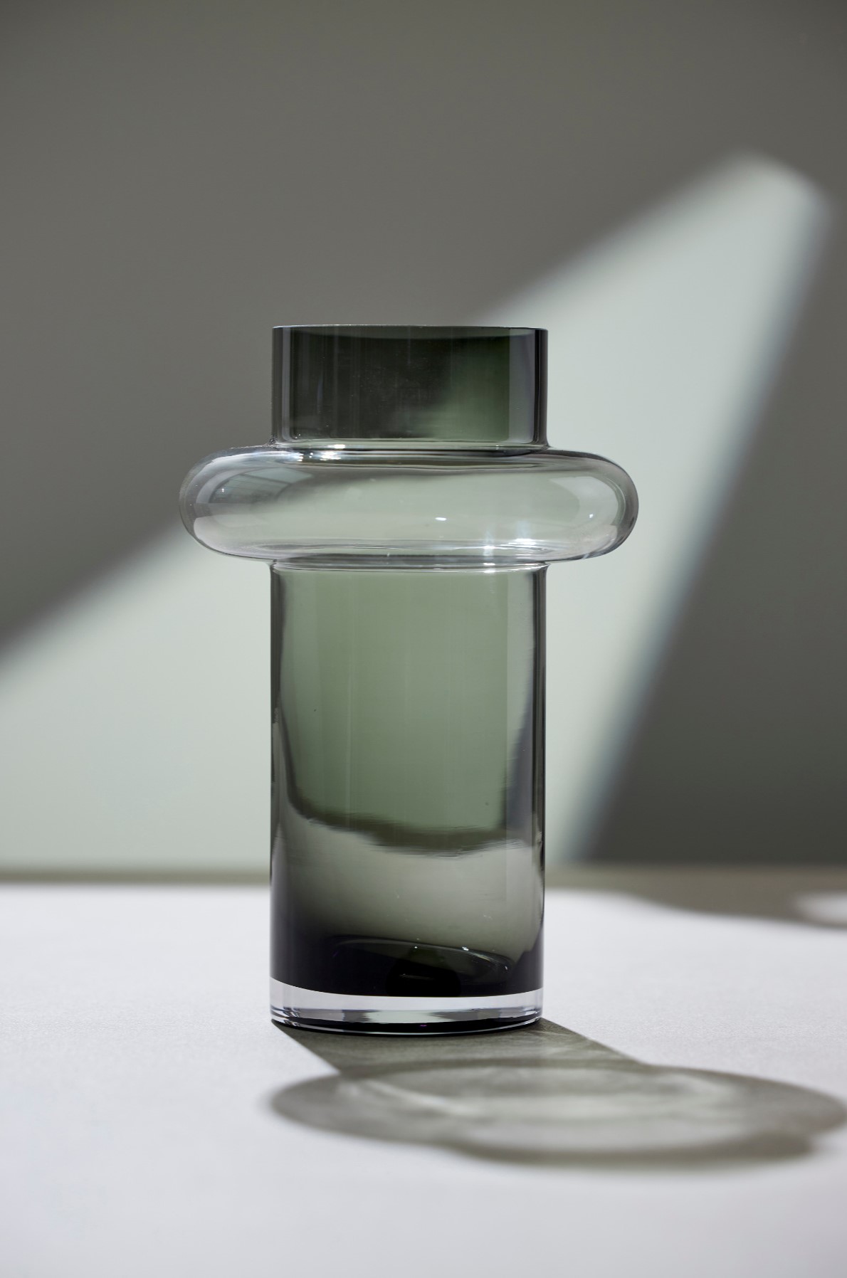 Vas TUBE 25 cm, rökigt glas, Lyngby Glas