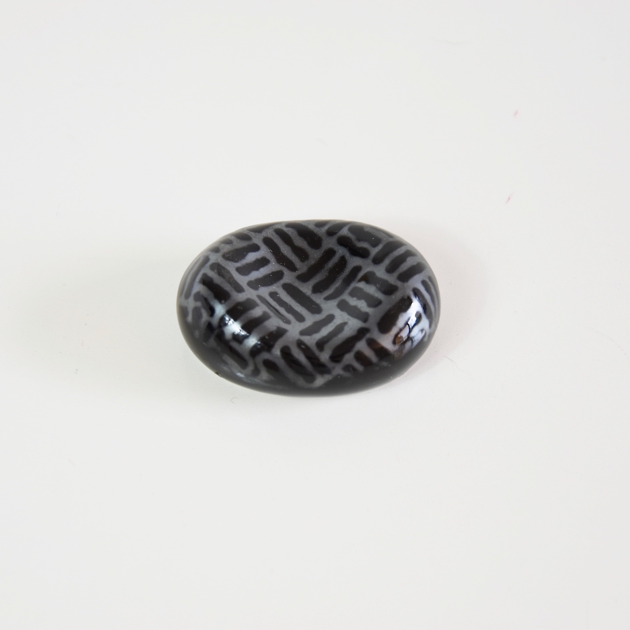 Pebble för förvaring av ätpinnar med ett geometriskt mönster MIJ