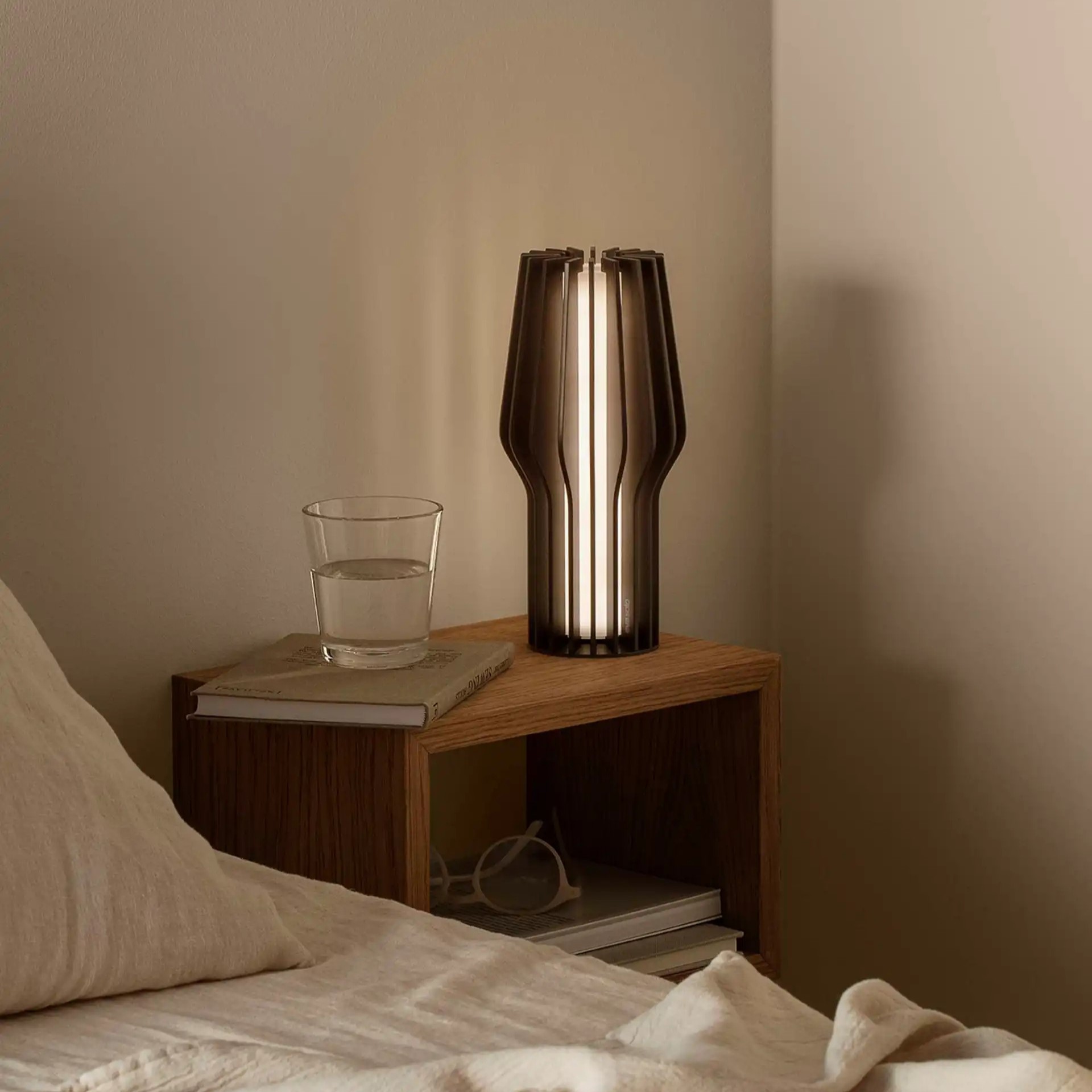 Bärbar bordslampa RADIANT 25 cm, LED, svart, plast, Eva Solo