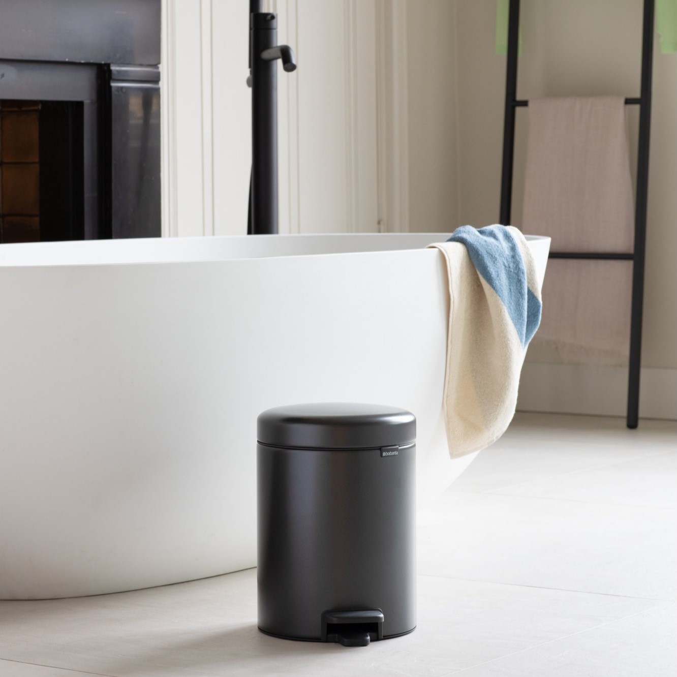 Pedalhink NEWICON 5 l, konfidensgrå, stål, Brabantia