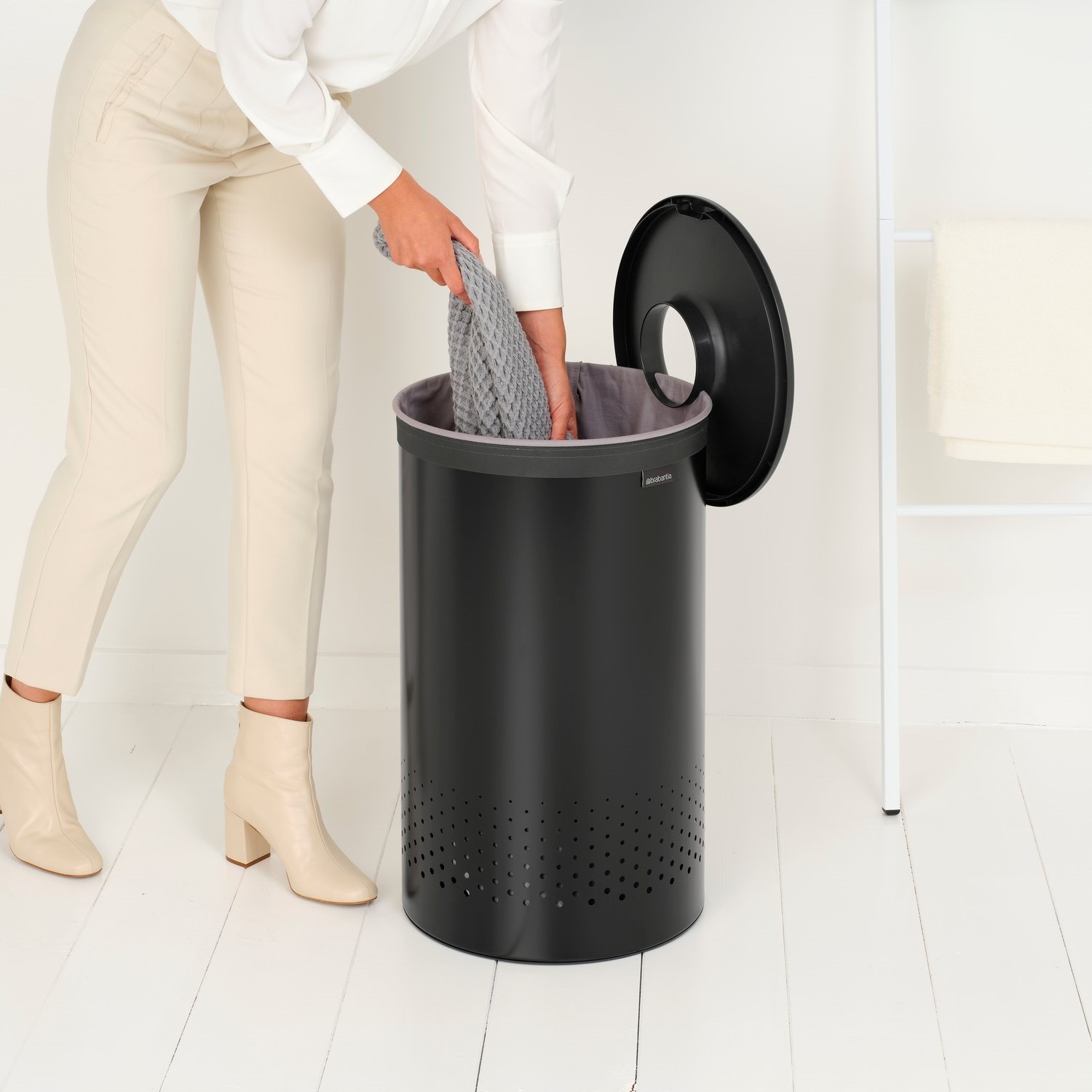 Tvättkorg 60 l, matt svart, stål, Brabantia