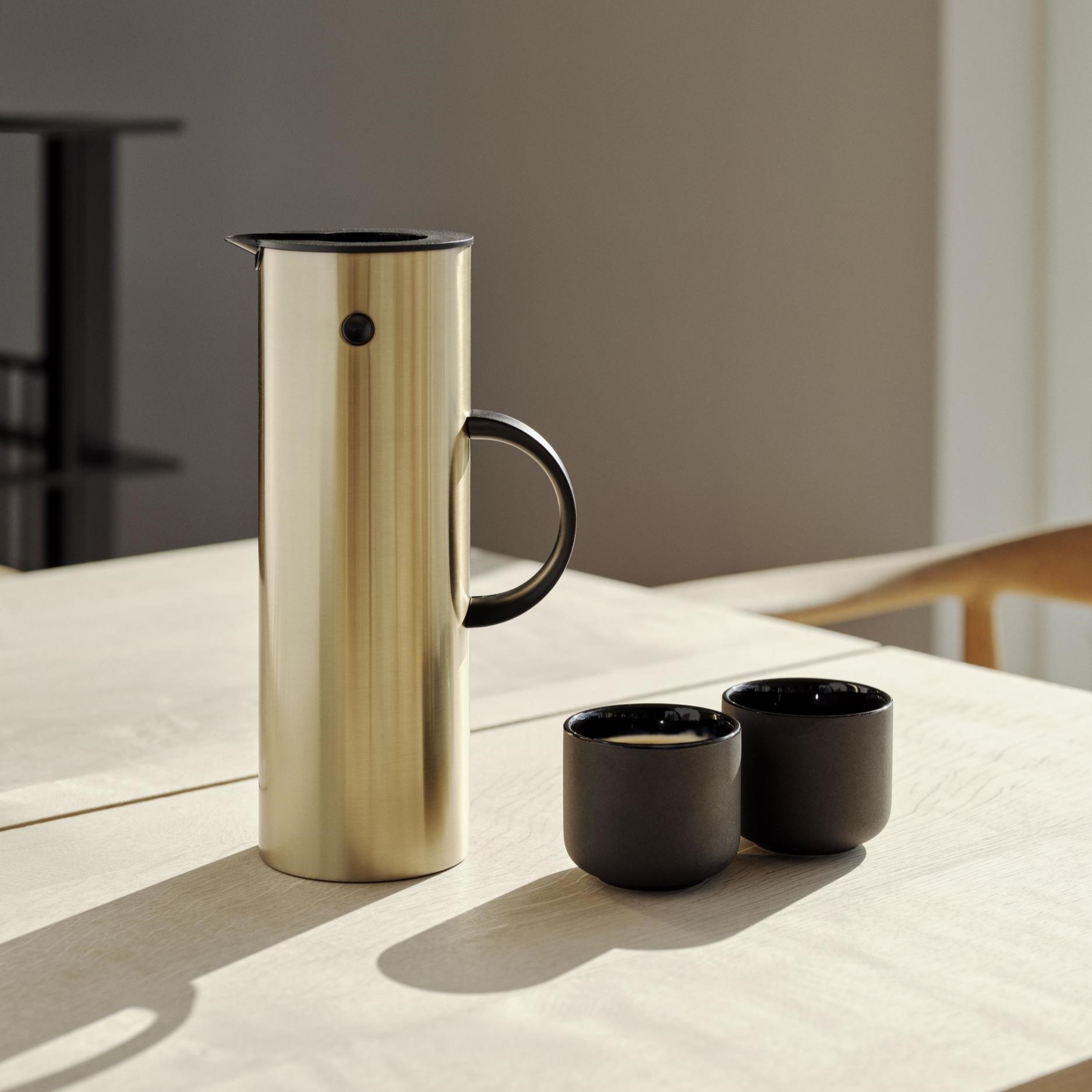 Vakuumkanna EM77 1 l, mässing, rostfritt stål, Stelton