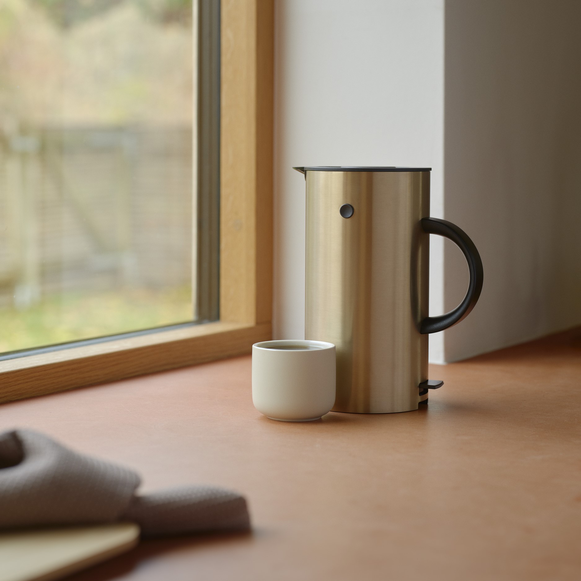 Elektrisk vattenkokare EM77 1,5 l, mässing, rostfritt stål, Stelton