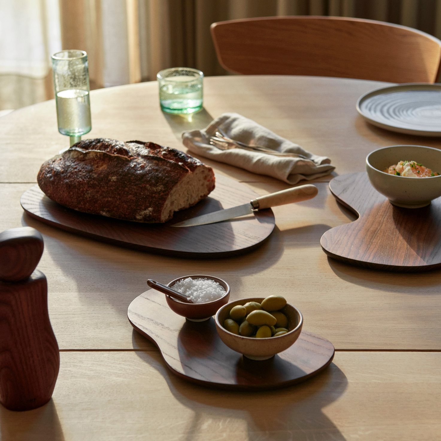 Skär- och serveringsbräda CAIRN, set i 3 delar, brun, trä, ferm LIVING