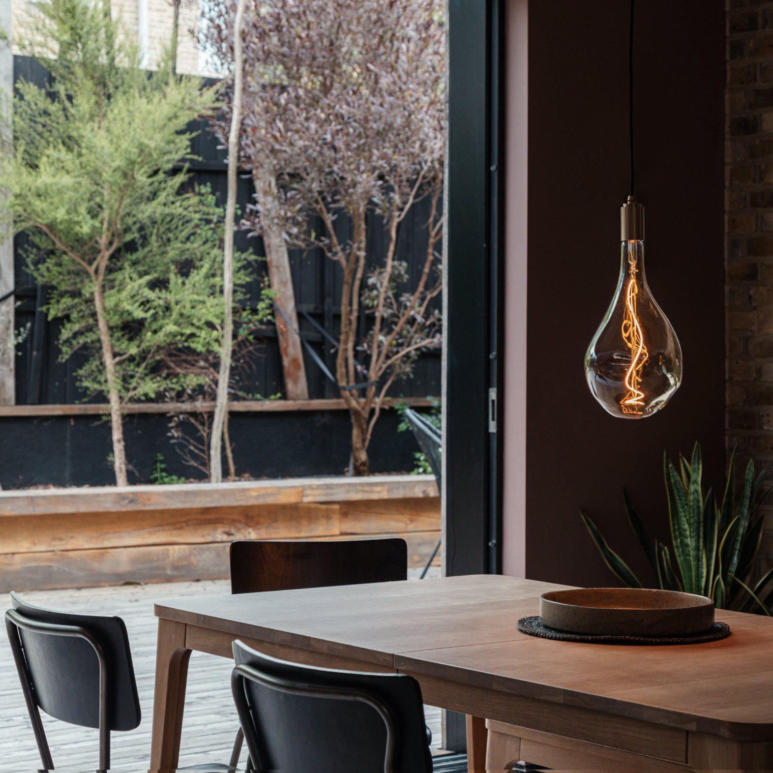 Glödlampa VORONOI III, LED 5W E27 2200K, Tala