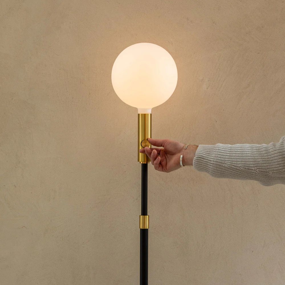 Golvlampa POISE 170 cm, svart, stål, Tala