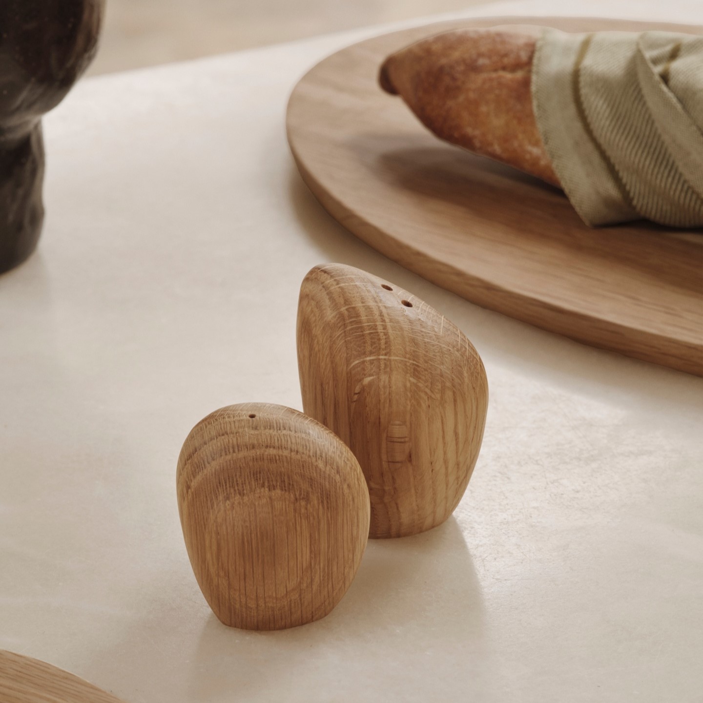Salt- och pepparkarset CAIRN, set i 2 delar, lätt brun, trä, fast LIVING