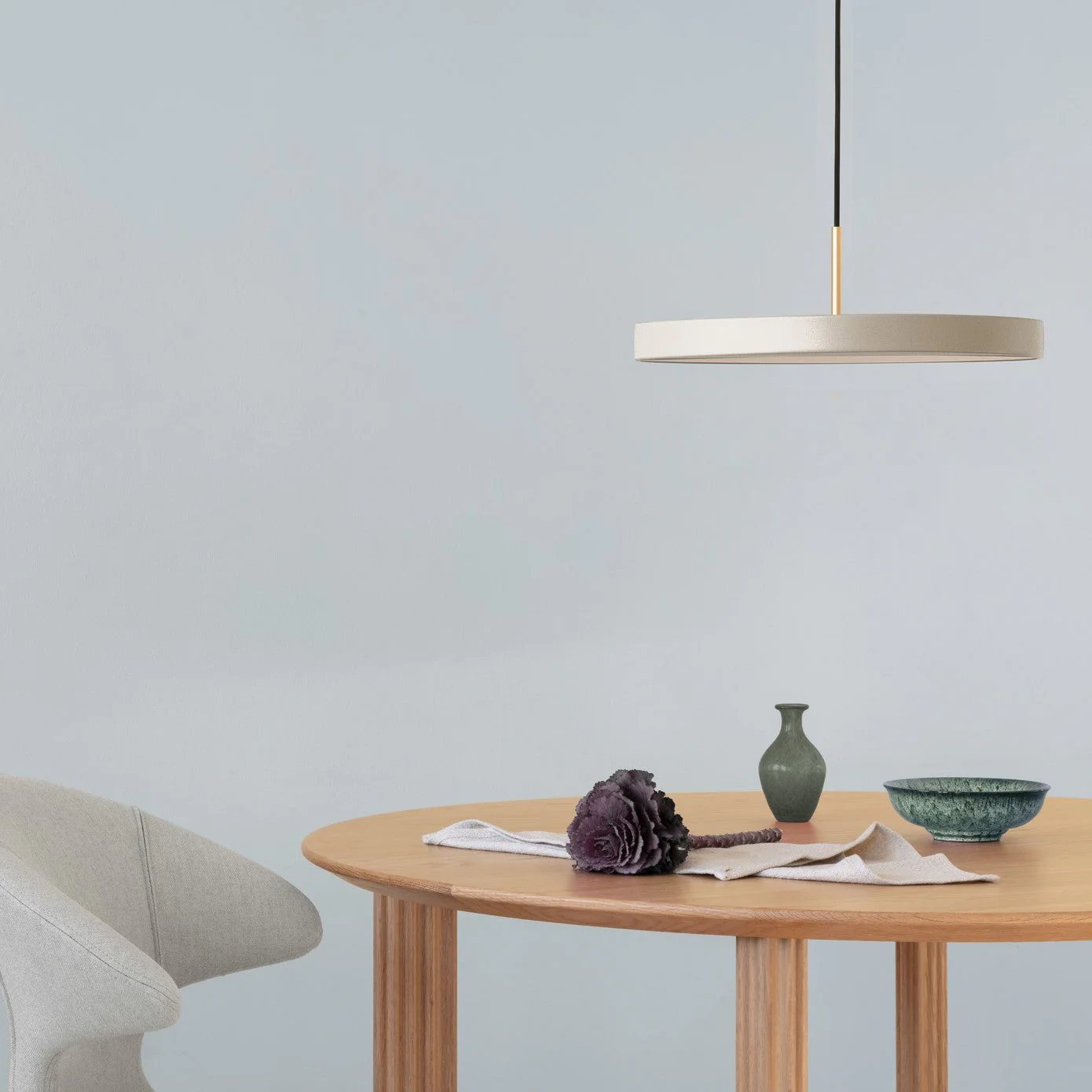 Hängande lampa ASTERIA 43 cm, vit / guld, aluminum, Umage