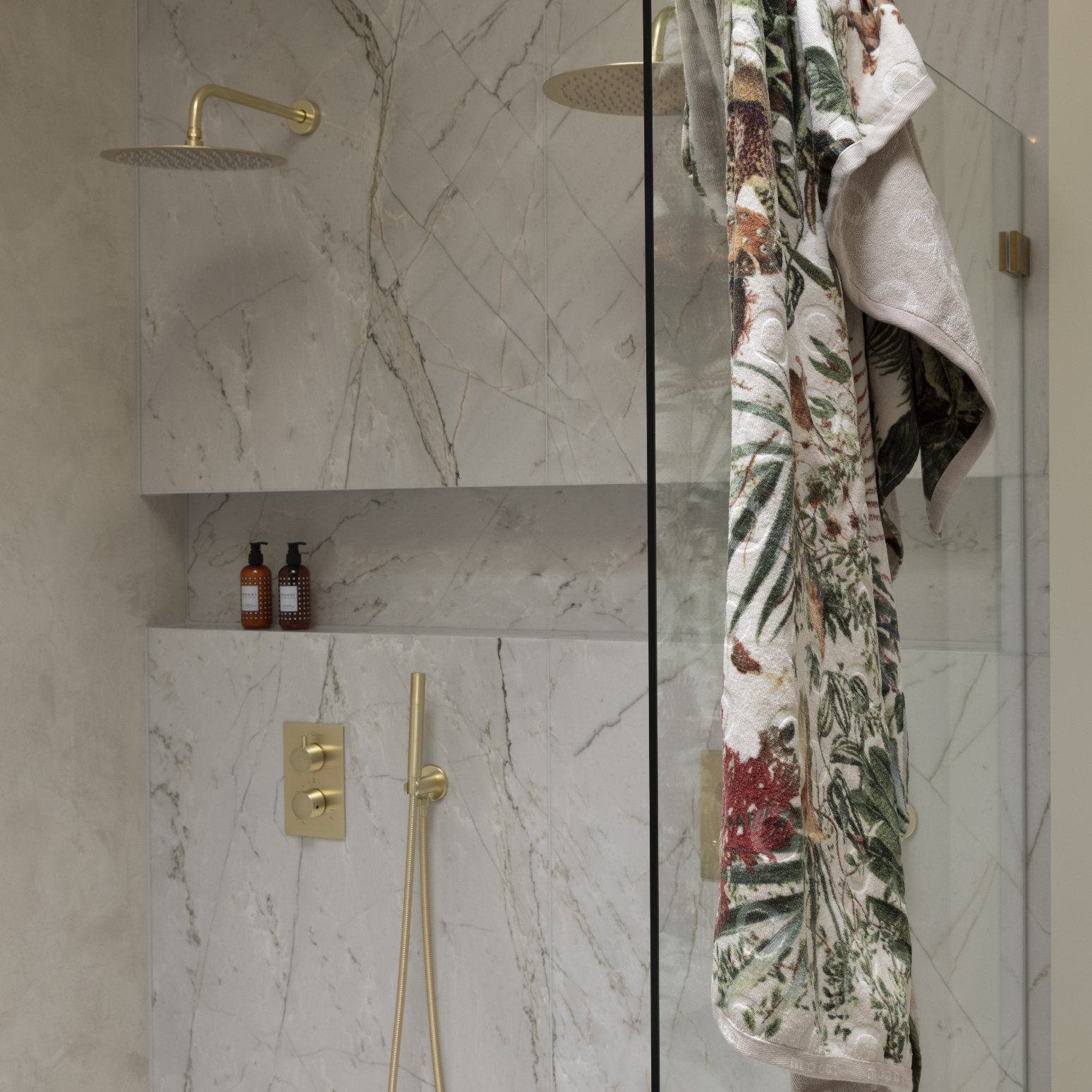 215295 1 rucnik menagerie 70 x 140 cm slonova kost bavlna moooi