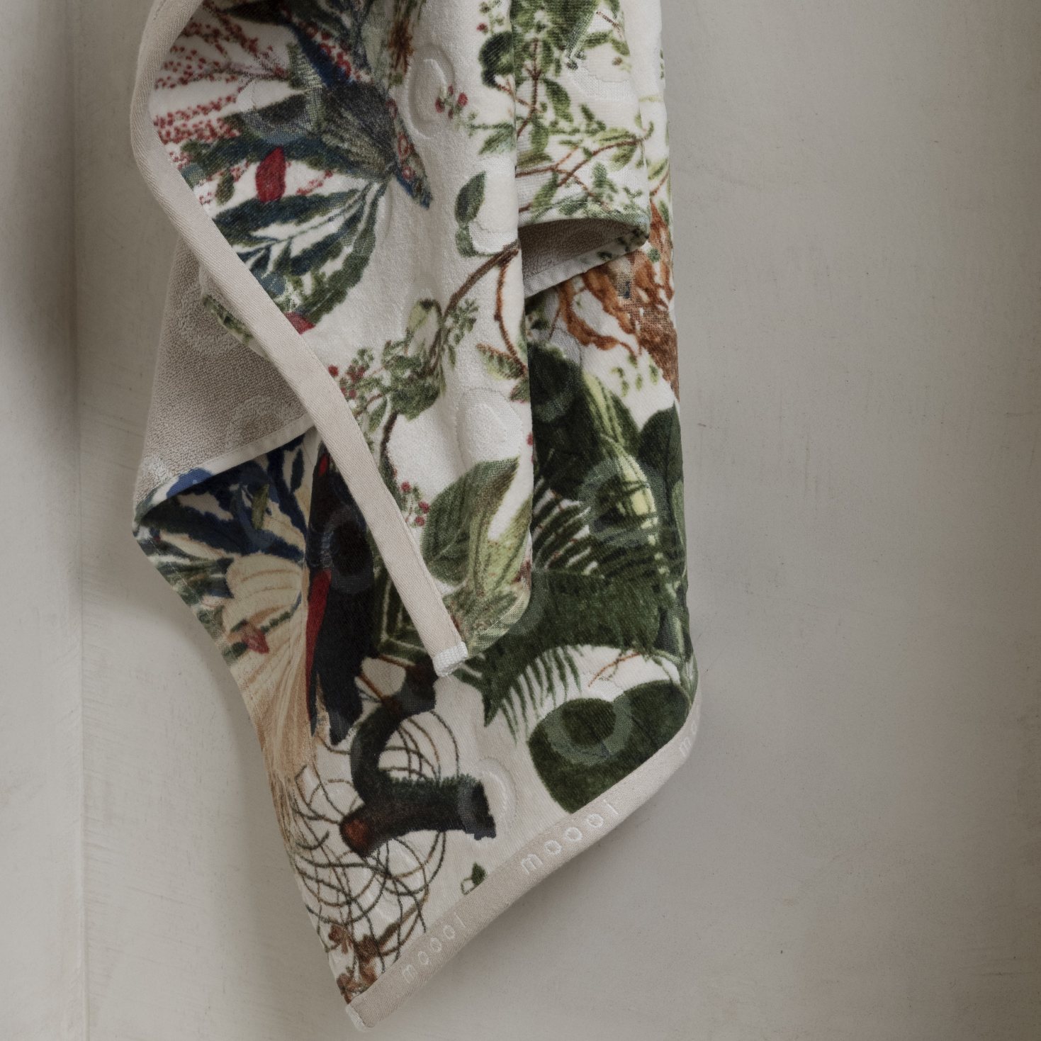 215295 2 rucnik menagerie 70 x 140 cm slonova kost bavlna moooi