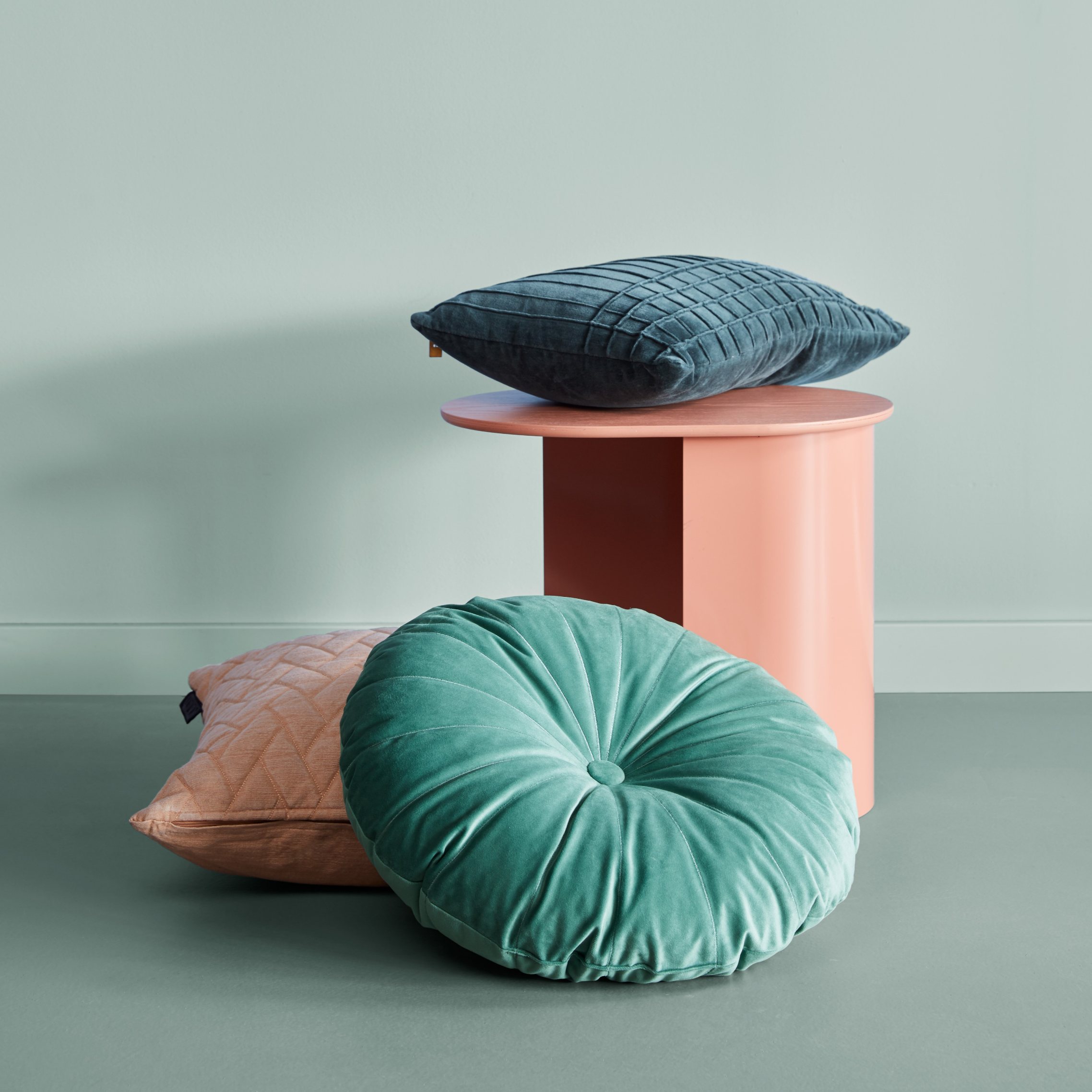 215241 2 dekoracni polstar mandarin 40 cm zelena polyester kaat amsterdam