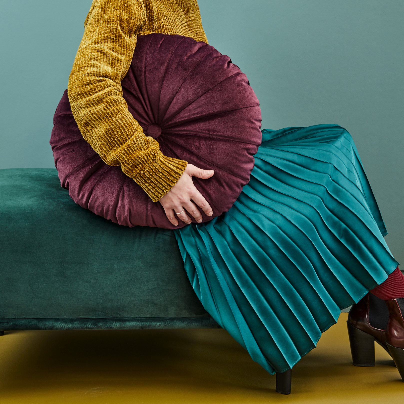 215250 3 dekoracni polstar mandarin 40 cm fialova polyester kaat amsterdam