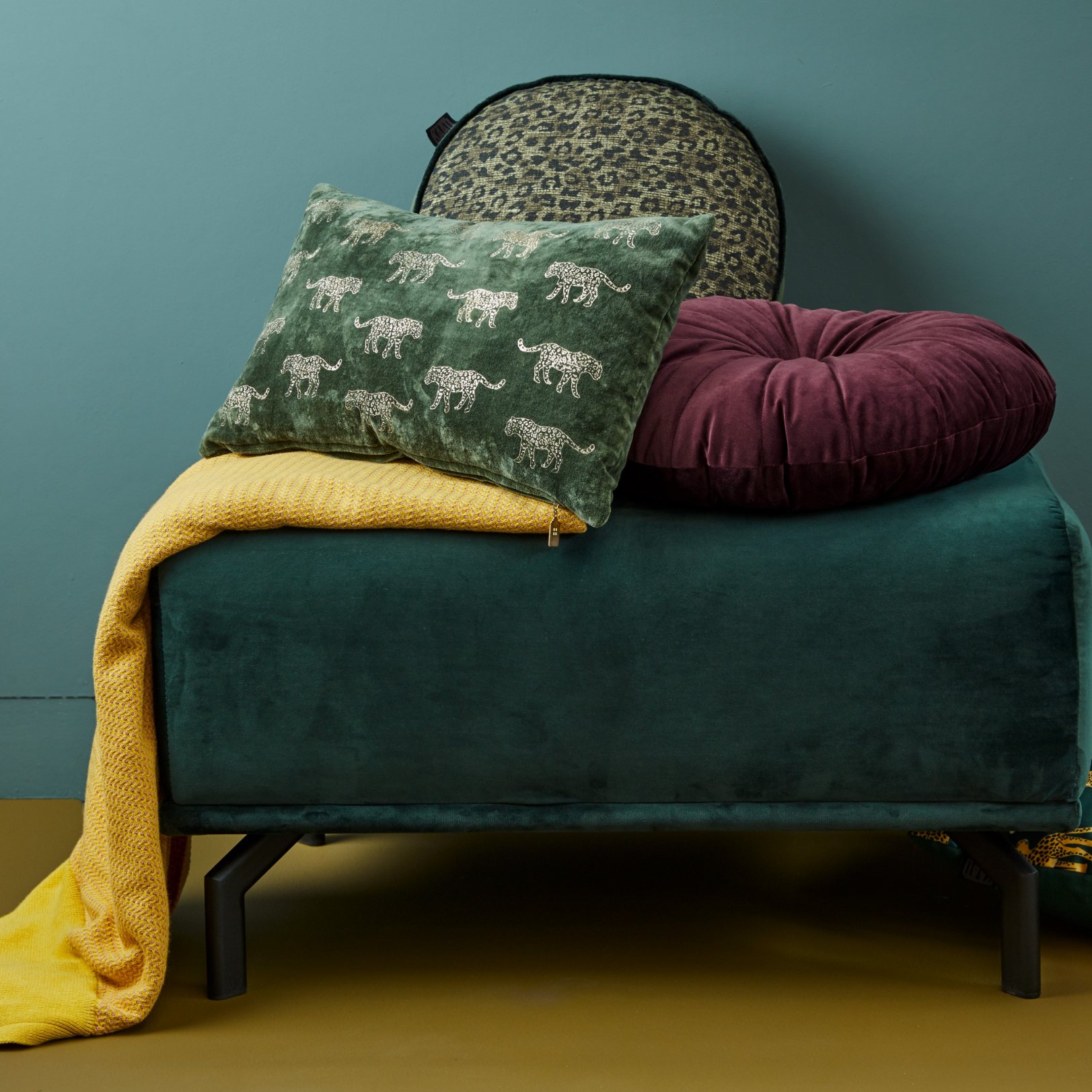 215250 4 dekoracni polstar mandarin 40 cm fialova polyester kaat amsterdam