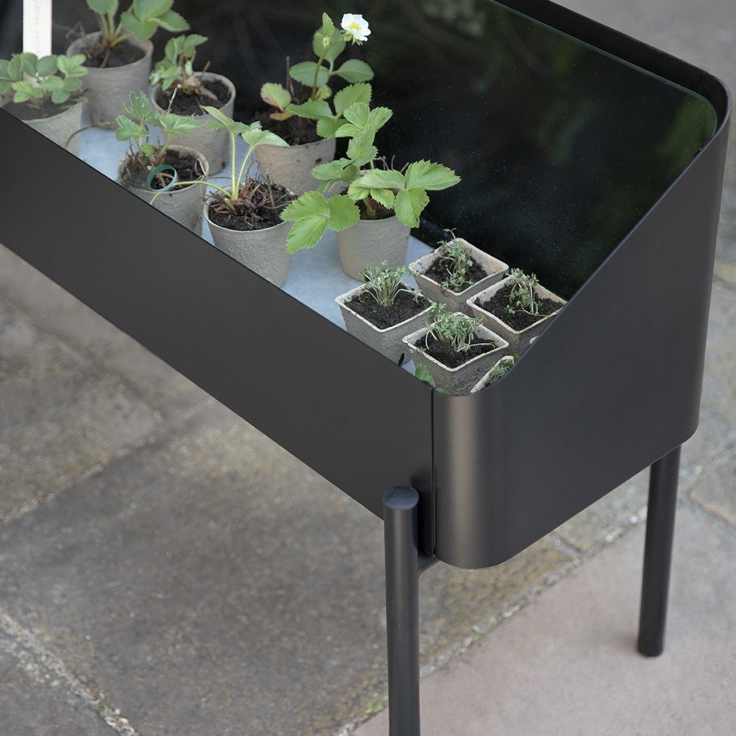 218114 5 stojan na kvetiny simply grow 80 x 63 cm cerna ocel eva solo