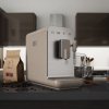186500 2 smeg kavovar espresso taupe scena 01