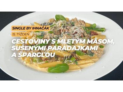 Cestoviny s mletým mäsom, sušenými paradajkami a špargľou (3. deň)