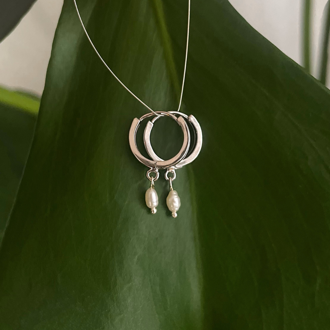 NÁUŠNICE SIMPLE PEARLS Barva: chirurgická ocel postříbřená