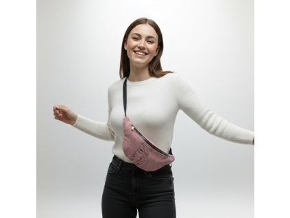 Dámska kabelka v bledoružovej farbe v strihu half moon