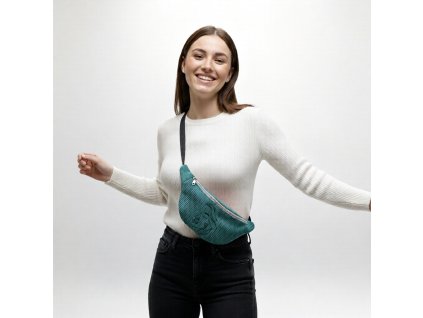 Kabelka v strihu Half moon v petrolejovej farbe