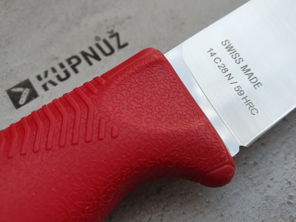 victorinox-venture-red-detail