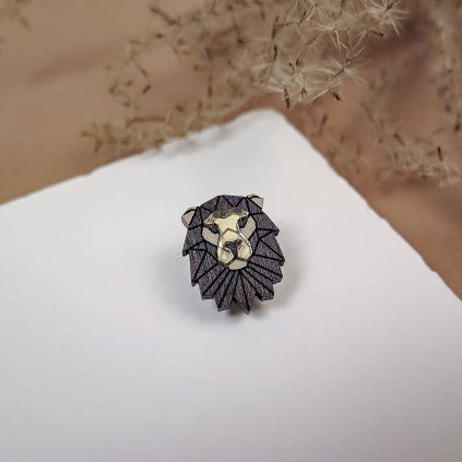 Pin Doružova Lev