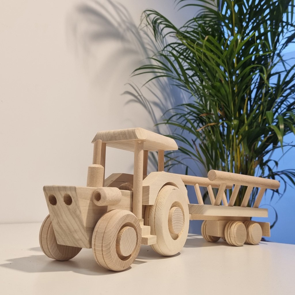 Drevená hračka pre deti traktor s rebriňákom