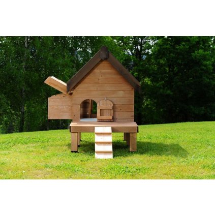 domček pre sliepky s otvoreným znáškovým miestom