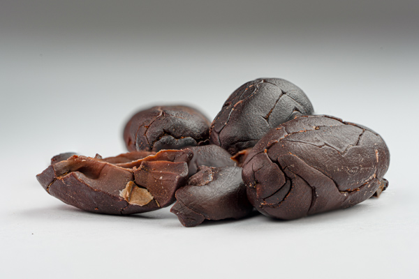 Pražení kakaových bobů: voňavý rituál pro zimní večery