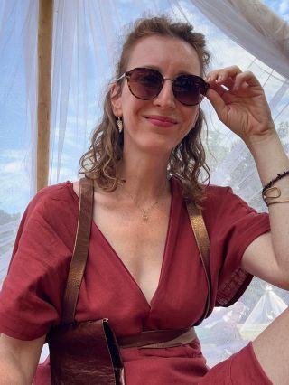 ✨ Healing festival ✨ Tady nikdo není moc 🫶 Naopak. Tady máš tak nějak chuť odhodit všechny svoje „měla bych“ a prostě...