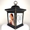 Solárny lampáš s fotografiou a textom "Navždy v našich srdciach", farba: medený, čierny, biely