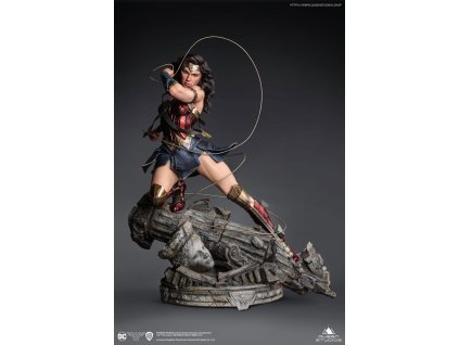x qs ww comic statue