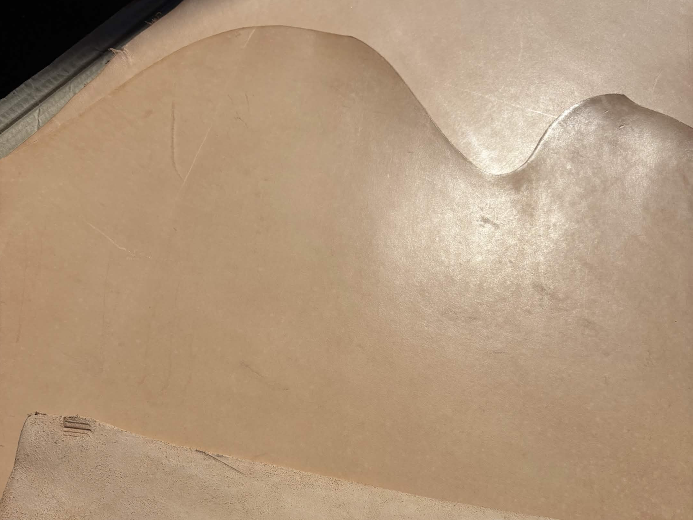 Jak poznat kvalitní kůži a jak se vyhnout fejkovým materiálům