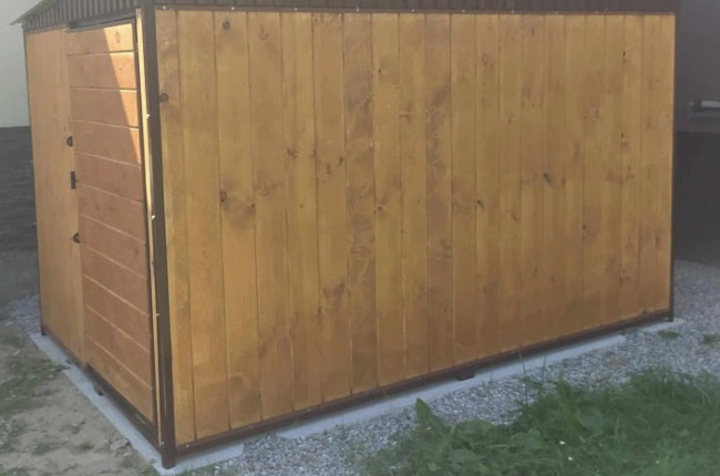 Výplň stien dreveného skladu