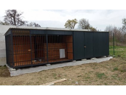 Voliéra pre psa a plechový sklad 7 x 2 m