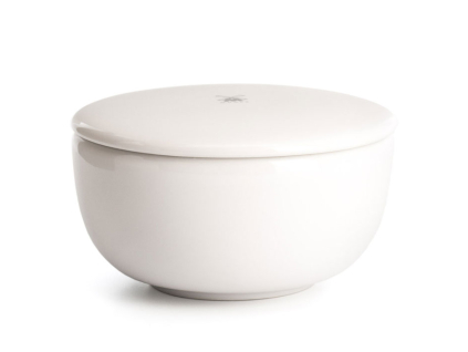 Mýdlo na holení Mühle Sandalwood v misce z bílého porcelánu