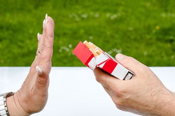 Jaké jsou náklady na normální cigarety a e-cigaretu? Co je levnější?