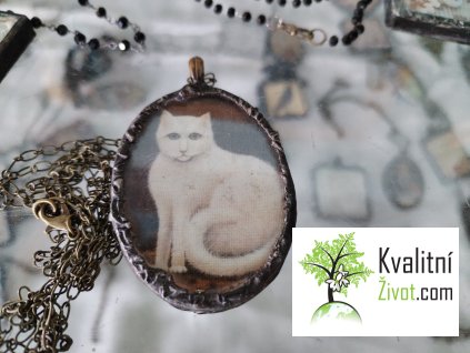 Medailon Bílá kočička  z Itálie  Krásný originální dárek