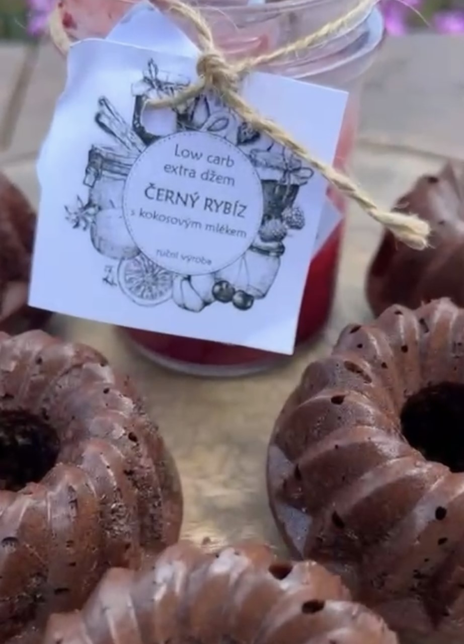 Mini bábovičky s rybízovým džemem