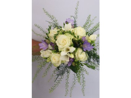 Svadobná kytica z frézií a ruží