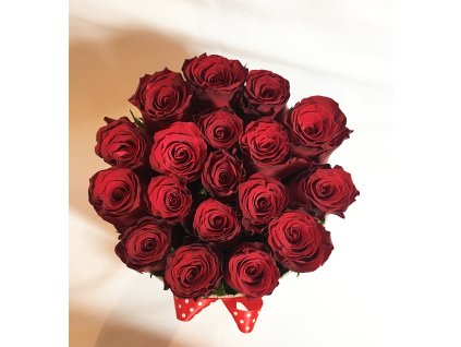 Kvetinový box z 18 ruží2