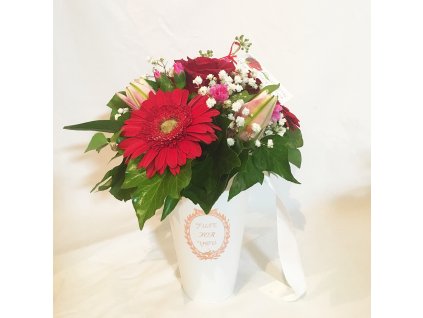 Kvetinový box s gerberou a láliou2