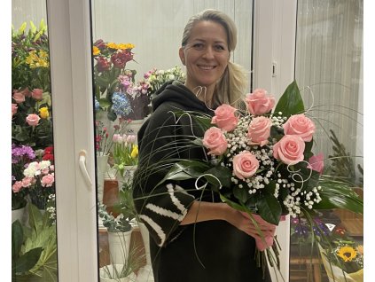 Vázová kytica zo 7 rúžových ruží