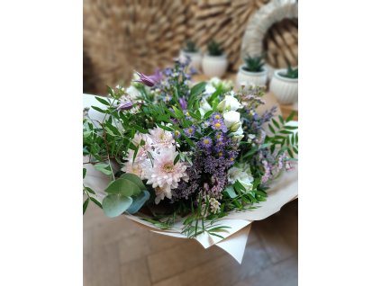 ruzova fialova kytice chryzantema