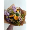 fialova zluta bila kytice