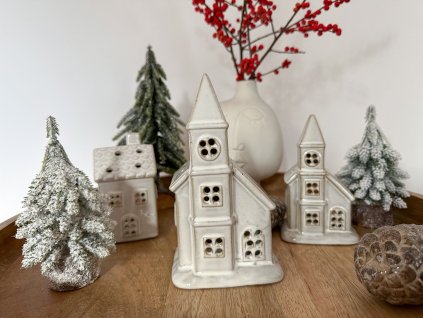 Porcelánový kostelík