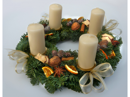 Krémový adventní věnec
